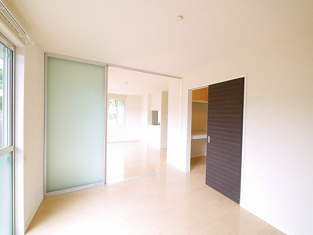 グランディール六条緑町の洋室|ゆったりした洋室です