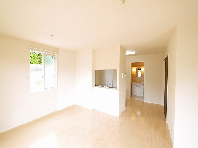 グランディール六条緑町の居間・リビング|こちらの居間で趣味の時間をお楽しみください