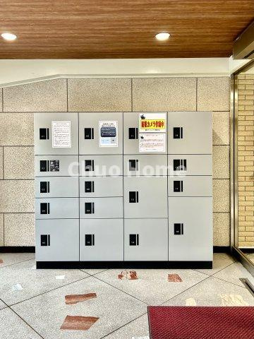 関屋ステーションハイツの設備|【宅配ボックス】在宅時・不在時に関わらず、居住者の代わりに非対面で宅配物を受け取ってくれる便利な設備です。わかりやすくご説明致しますので見学時にはお部屋だけではなく共用部分もぜひチェックしてください。