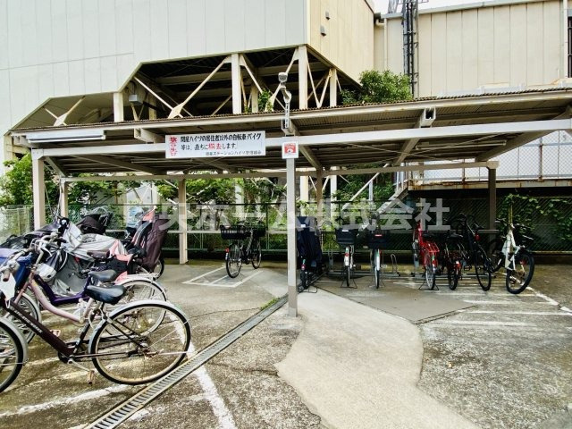関屋ステーションハイツの駐輪場|【自転車置き場】最新の空き状況や費用などの詳細は担当スタッフまでお問い合わせください。