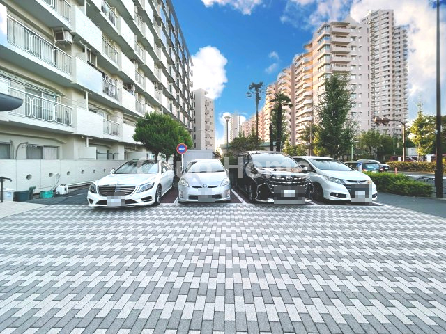 関屋ステーションハイツの駐車場|【敷地内駐車場】最新の空き状況や費用などの詳細は担当スタッフまでお問い合わせください。