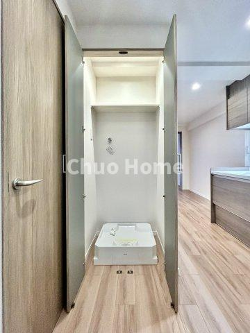 関屋ステーションハイツのランドリースペース|【ランドリースペース】担当者がスケールを持ち歩いておりますので、ご見学時には現在お使いの洗濯機などがきちんと収まるかなどもチェックして下さい。見学前に測っておくと非常に便利だと思います。