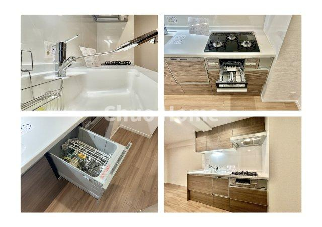 関屋ステーションハイツのキッチン|【システムキッチン】ワイドで収納豊富な使い勝手の良いシステムキッチンには、食洗器や伸縮タイプのキッチン水栓、三ツ口コンロ・魚焼きグリルなどの便利な設備が標準完備されています。