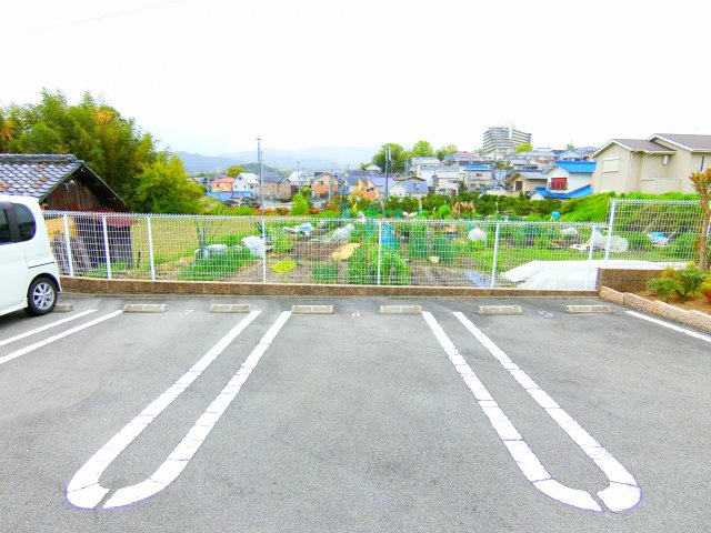ラフレシール三日市Ⅲの駐車場