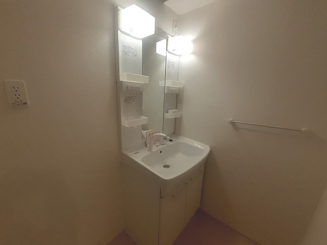 ラフレシール三日市Ⅲの独立洗面台