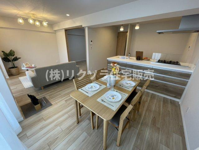 メゾン枚方岡山手のダイニング|LDK16.1帖
■物件内覧・資金計画相談・住宅ローン相談、リフォーム相談、お問合せ受付中■
※当日・翌日のご内覧、ご相談はお電話でのお問合せがスムーズです！