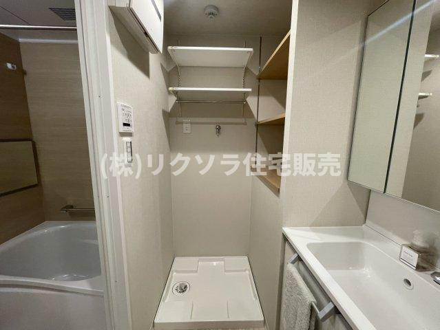 メゾン枚方岡山手のランドリースペース|可動棚付き
■物件内覧・資金計画相談・住宅ローン相談、リフォーム相談、お問合せ受付中■
※当日・翌日のご内覧、ご相談はお電話でのお問合せがスムーズです！