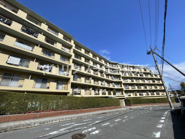 メゾン枚方岡山手の外観|新しい生活にいかがでしょうか？外観はお住まいの顔になります。こだわりたいポイントですね。水回りリフォームやリノベーションも承ってます。
■現地見学・資金計画相談・住宅ローン相談もお問合せ受付中■