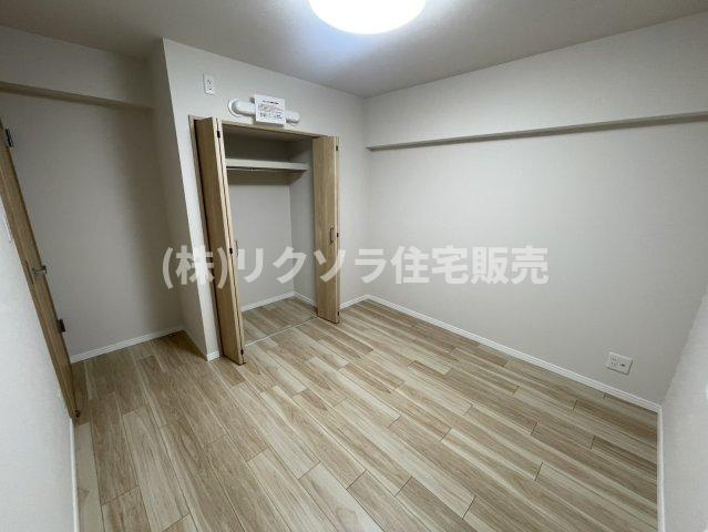 メゾン枚方岡山手の洋室|洋室5.0帖
■物件内覧・資金計画相談・住宅ローン相談、リフォーム相談、お問合せ受付中■
※当日・翌日のご内覧、ご相談はお電話でのお問合せがスムーズです！