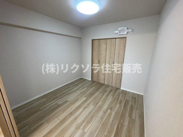 メゾン枚方岡山手の寝室|洋室4.7帖
■物件内覧・資金計画相談・住宅ローン相談、リフォーム相談、お問合せ受付中■
※当日・翌日のご内覧、ご相談はお電話でのお問合せがスムーズです！