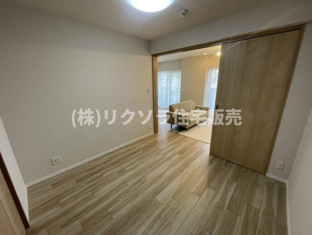 メゾン枚方岡山手の子供部屋|洋室4.7帖
■物件内覧・資金計画相談・住宅ローン相談、リフォーム相談、お問合せ受付中■
※当日・翌日のご内覧、ご相談はお電話でのお問合せがスムーズです！