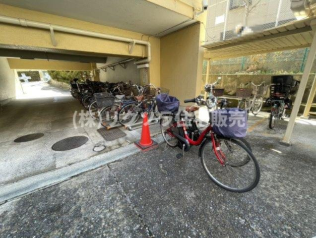 メゾン枚方岡山手の駐輪場|■物件内覧・資金計画相談・住宅ローン相談、リフォーム相談、お問合せ受付中■
※当日・翌日のご内覧、ご相談はお電話でのお問合せがスムーズです！