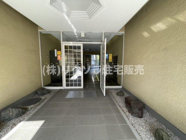 メゾン枚方岡山手のエントランス|■物件内覧・資金計画相談・住宅ローン相談、リフォーム相談、お問合せ受付中■
※当日・翌日のご内覧、ご相談はお電話でのお問合せがスムーズです！