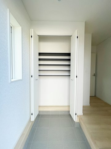 新築戸建・新築建売　いわき市小名浜南富岡第1　小名浜西小・小名浜第一中の収納|可動棚付きなので物の大きさによって高さを変えられるので便利！