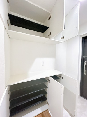 【玄関】 | グローリアス安城日の出町 | 新品シューズボックス、上下収納可能