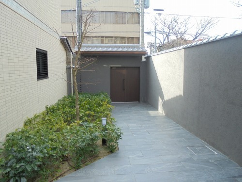 ザ・サンメゾン京都御所西のエントランス