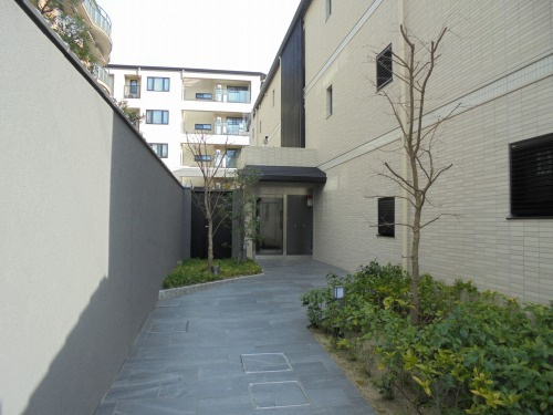 ザ・サンメゾン京都御所西のエントランス