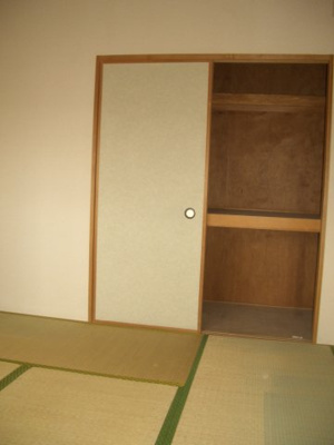 【寝室】 | ルミエール日吉 | 南向き和室6帖☆押入れがあります♪寝具をすっきり収納できるので和室は寝室にもオススメ☆
