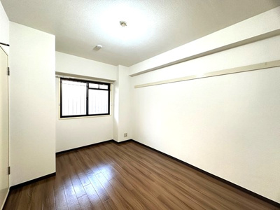 【洋室】 | ルミエール日吉 | 洋室5.8帖☆玄関側にあるお部屋です！書斎や子供部屋としておすすめです！勉強も捗りそう！