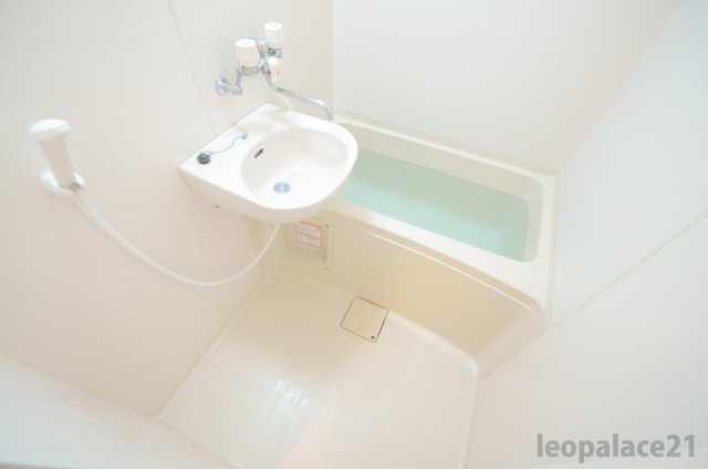 【浴室】 | 設備・使用は号室により異なる為、現況を優先いたします。