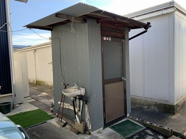 安城市姫小川町貸倉庫の外観