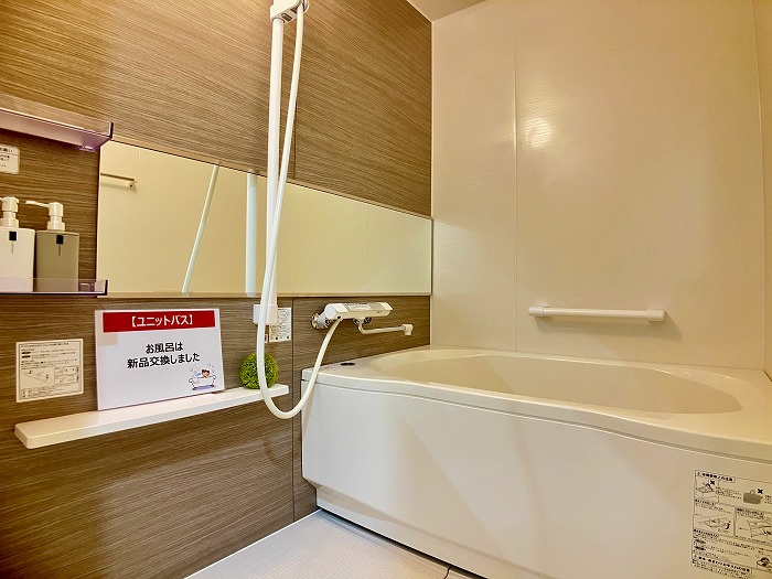 グラン・コート山越の浴室|ゆったりと落ち着けるバスルームで1日のリフレッシュを。綺麗に保たれた空間は、自分を労わる大切な場所になります。お気に入りの入浴剤を入れて、静かな夜を心ゆくまで満喫できる至福のひとときを。