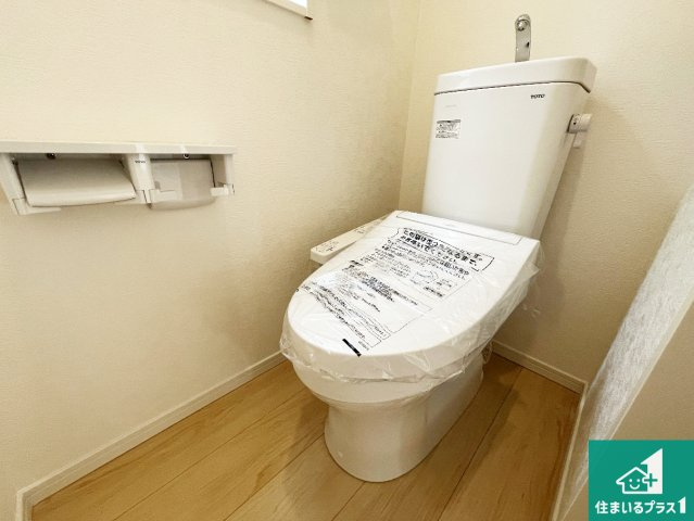 甲賀市甲南町葛木　第1期　新築一戸建てのトイレ|1・2階の2ヶ所にあるので、朝の忙しい時間の順番待ちもなく、深夜の利用にも大変便利です。