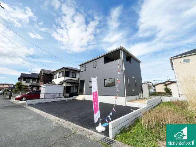 甲賀市甲南町葛木　第1期　新築一戸建ての前面道路含む現地写真|周辺は閑静な住宅街！前面道路広々で車の出し入れも便利です。駐車が苦手な方でも安心して車庫入れできます！