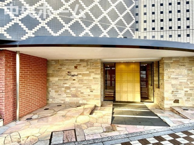 【エントランス】 | クレアトール亀戸 | 【エントランス】マンションのエントランスは、その物件の印象を決める、顔とも言える場所です。毎日通る場所ですからきれいなのが一番です。エントランス内はオートロックですので暮らしの安全も確保されています。