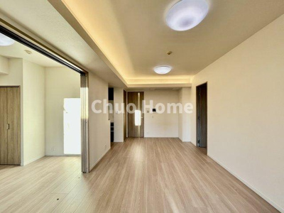 【居間・リビング】 | クレアトール亀戸 | 【居間・リビング】「ＬＤＫは家族団らんをデザイン」広いＬＤＫでは家族が集まり一緒の時間を過ごせる工夫がされております。何気ない一日の当たり前のひとコマがいつか一生の宝物になります