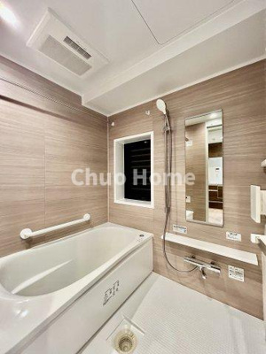 【浴室】 | クレアトール亀戸 | 【バスルーム】暖房換気乾燥機付きシステムバスルーム。暖房・冷風・換気・乾燥など、毎日を快適に過ごせるうれしい機能が揃っています。雨の日の洗濯物も安心です。