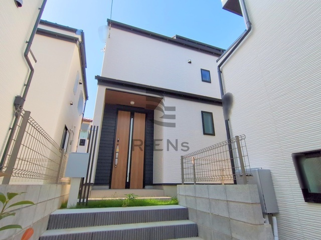 【外観】 | 練馬区大泉町４丁目　新築戸建て　２号棟 | 清潔感あふれる明るい外観が住まい全体に開放感と心地よさを演出