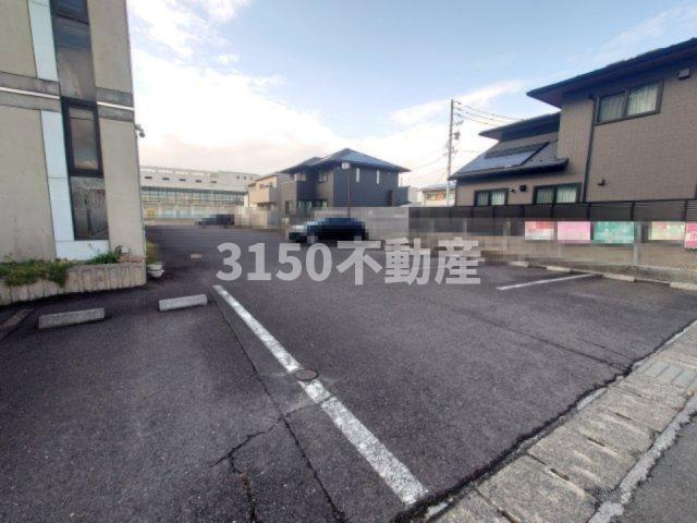 エステート上松の駐車場