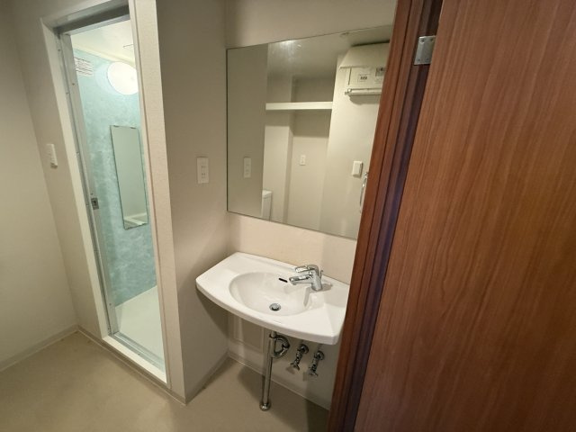 Ritz　SQUARE　Gran　Qbeの独立洗面台