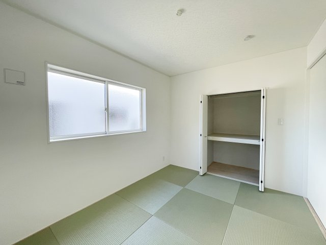 新築戸建・新築建売　いわき市小名浜南富岡第1　小名浜西小・小名浜第一中の和室|来客時の客間としてはもちろん、家族のくつろぎやお昼寝、キッズスペースとしても活躍する多目的な和室です♪