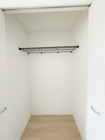 新築戸建・新築建売　いわき市小名浜南富岡第1　小名浜西小・小名浜第一中の収納|棚付きクローゼットは衣類だけでなくバッグや帽子も綺麗に収まる収納力が魅力です！