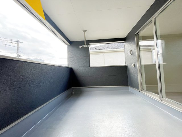 新築戸建・新築建売　いわき市小名浜南富岡第1　小名浜西小・小名浜第一中のバルコニー|インナーバルコニーは天候に左右されずに、プライベートな空間でくつろぎや洗濯物干しに最適！