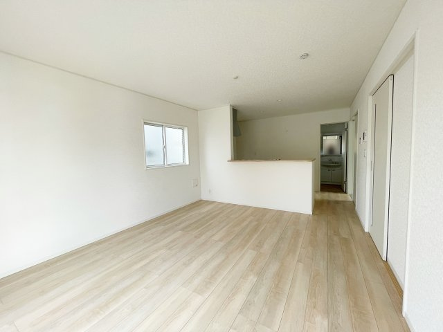 新築戸建・新築建売　いわき市小名浜南富岡第1　小名浜西小・小名浜第一中の居間・リビング|お客様にとって最良のご提案ができるよう心掛けて対応させていただきます！