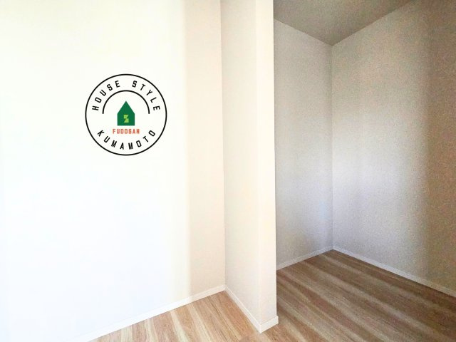 熊本市中央区帯山3丁目第2-1棟(1号棟)の収納|洋服や大きな荷物が多い方や人数の多いご家族などは、一般的なクローゼットよりもウォークインクローゼットのほうが使い勝手が良いです。