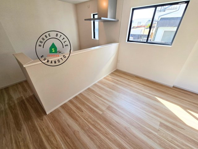 熊本市中央区帯山3丁目第2-1棟(1号棟)のダイニング|キッチンから立ち込める香りが今日の料理を期待させます。