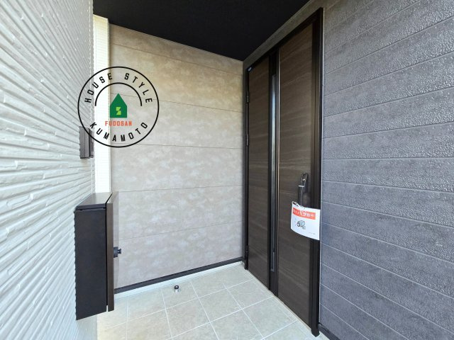 熊本市中央区帯山3丁目第2-1棟(1号棟)の玄関|おでかけの時も帰った時も、「我が家」を最初に感じでもらえる素敵な空間に。