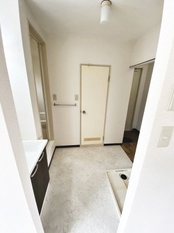 OBハイツの玄関