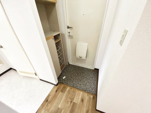 OBハイツの玄関