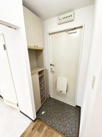 OBハイツの玄関