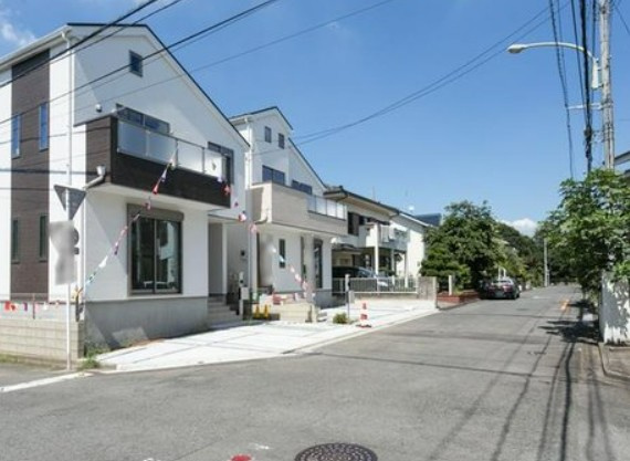 【中古】鶴ヶ島市南町中古住宅の前面道路含む現地写真