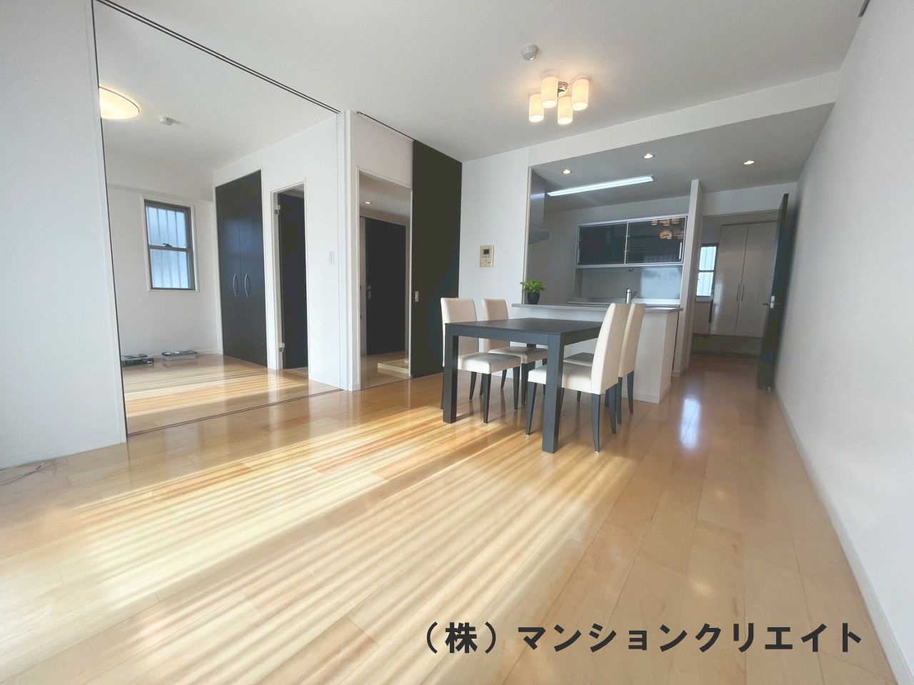 ドゥウエル文京の居間・リビング|LDK13.1帖。１階でもこの明るいリビングをご覧あれ！南の陽の光がリビング中に入るほどの明るさ！非常に気持ちが良いです！