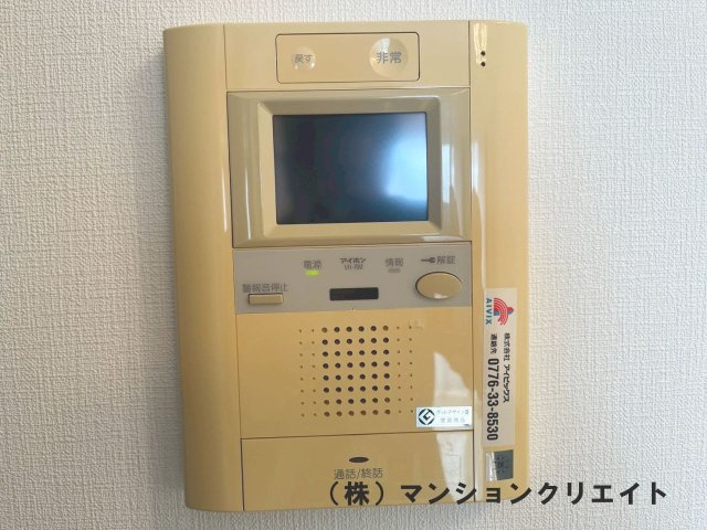 ドゥウエル文京の居間・リビング|LDK13.1帖。１階でもこの明るいリビングをご覧あれ！南の陽の光がリビング中に入るほどの明るさ！非常に気持ちが良いです！