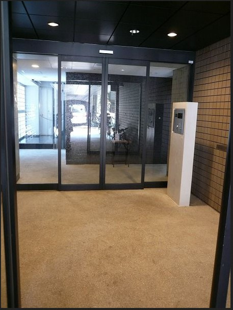 【エントランス】