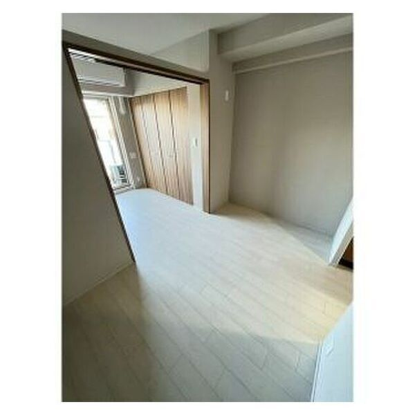 スプランディッド新大阪EASTの洋室