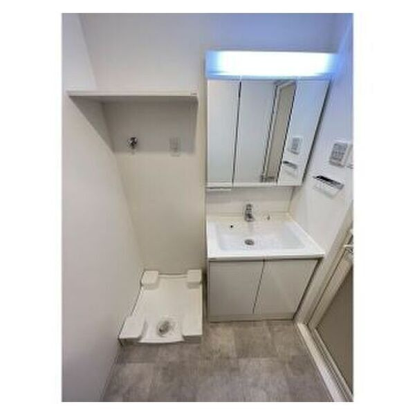 スプランディッド新大阪EASTの洗面所